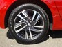 Peugeot 208 1.2 PureTech 100pk Allure Navigatie | 3D-cockpit | Afneembare trekhaak | Cruise & Climate control | Parkeersensoren | 4seasonsbanden | Bluetooth | LMV