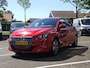 Peugeot 208 1.2 PureTech 100pk Allure Navigatie | 3D-cockpit | Afneembare trekhaak | Cruise & Climate control | Parkeersensoren | 4seasonsbanden | Bluetooth | LMV