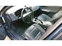 Volvo V50 2.0 Edition II 18" licht metalen| lederen bekleding | Schuif/kantel dak | Parkeersensoren achter | trekhaak | Bi- xenon koplampen | Roof rails | verwarmde voorstoelen |