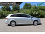Toyota Avensis 1.8 VVTi Business navigatie climate&cruise control trekhaak regen en lichtsensor goed onderhouden