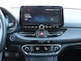 Hyundai i30 Wagon 1.5 T-GDi MHEV Premium / Trekhaak Afneembaar (1400 KG) / Lederen Bekleding / Stoelverwarming & Ventilatie / Keyless Entry & Start / Navigatie + Apple Carplay/Android Auto /