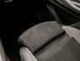 Opel Grandland X 1.2 Turbo Innovation (APPLE CARPLAY, GROOT NAVI, CLIMATE, CAMERA, LEDER, SPORTSTOELEN, GETINT GLAS, PARKEERSENSOREN, CRUISE, DAB+, NIEUWE APK, NIEUWSTAAT)