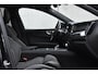 Volvo XC60 T6 350PK AWD Plus Black Edition / Adaptieve cruise control / Harman Kardon / BLIS / Panoramadak / Apple carplay / Parkeersensoren met 360 camera / Elektrische achterklep / Elektrische stoelen met geheugen / Stoel en stuurwielverwarming / 21” velgen / Trekhaak /