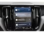 Volvo XC60 T6 350PK AWD Plus Black Edition / Adaptieve cruise control / Harman Kardon / BLIS / Panoramadak / Apple carplay / Parkeersensoren met 360 camera / Elektrische achterklep / Elektrische stoelen met geheugen / Stoel en stuurwielverwarming / 21” velgen / Trekhaak /