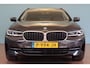 BMW 5-Serie Touring 520e Business Edition Plus | NAVI | PDC V+A | LEER | ELEKTR STOEL+KLEP | TREKHAAK INKL |