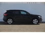 Volvo XC40 T4 190PK Automaat Momentum Pro Navigatie / Parkeersensoren Voor & achter / Parkeercamera achter / Semi Elek. wegklapbare trekhaak / Climate Control /  Getinte ramen vanaf de B-Stijl / Premium Audi Harman Kardon