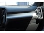 Volvo XC40 T4 190PK Automaat Momentum Pro Navigatie / Parkeersensoren Voor & achter / Parkeercamera achter / Semi Elek. wegklapbare trekhaak / Climate Control /  Getinte ramen vanaf de B-Stijl / Premium Audi Harman Kardon
