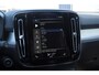 Volvo XC40 T4 190PK Automaat Momentum Pro Navigatie / Parkeersensoren Voor & achter / Parkeercamera achter / Semi Elek. wegklapbare trekhaak / Climate Control /  Getinte ramen vanaf de B-Stijl / Premium Audi Harman Kardon