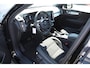 Volvo XC40 T4 190PK Automaat Momentum Pro Navigatie / Parkeersensoren Voor & achter / Parkeercamera achter / Semi Elek. wegklapbare trekhaak / Climate Control /  Getinte ramen vanaf de B-Stijl / Premium Audi Harman Kardon