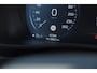 Volvo XC40 T4 190PK Automaat Momentum Pro Navigatie / Parkeersensoren Voor & achter / Parkeercamera achter / Semi Elek. wegklapbare trekhaak / Climate Control /  Getinte ramen vanaf de B-Stijl / Premium Audi Harman Kardon