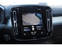 Volvo XC40 T4 190PK Automaat Momentum Pro Navigatie / Parkeersensoren Voor & achter / Parkeercamera achter / Semi Elek. wegklapbare trekhaak / Climate Control /  Getinte ramen vanaf de B-Stijl / Premium Audi Harman Kardon