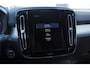 Volvo XC40 T4 190PK Automaat Momentum Pro Navigatie / Parkeersensoren Voor & achter / Parkeercamera achter / Semi Elek. wegklapbare trekhaak / Climate Control /  Getinte ramen vanaf de B-Stijl / Premium Audi Harman Kardon