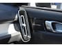 Volvo XC40 T4 190PK Automaat Momentum Pro Navigatie / Parkeersensoren Voor & achter / Parkeercamera achter / Semi Elek. wegklapbare trekhaak / Climate Control /  Getinte ramen vanaf de B-Stijl / Premium Audi Harman Kardon