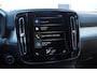 Volvo XC40 T4 190PK Automaat Momentum Pro Navigatie / Parkeersensoren Voor & achter / Parkeercamera achter / Semi Elek. wegklapbare trekhaak / Climate Control /  Getinte ramen vanaf de B-Stijl / Premium Audi Harman Kardon