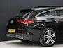 Mercedes-Benz CLA Shooting Brake 200 Business Solution Luxury [CARPLAY, CRUISE CONTROL,SCHUIFKANTELDAK,  SFEERVERLICHTING, DIGITAL DASH, TREKHAAK, MEMORY SEATS, STOELVERWARMING, CAMERA + PDC, MERCEDES-BENZ KOPLAMPEN, VOL LEDER, NAVIGATIE, NIEUWSTAAT]