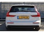 Volvo V60 2.0 B3 Momentum Advantage | Adaptieve Cruise Control | Stoel-/Stuur-/Voorruitverwarming | Dodehoek detectie | Parkeercamera | Navigatie | Apple CarPlay & Android Auto | Trekhaak |