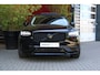 Volvo XC90 2.0 T8 Recharge AWD Ultimate Dark | Black Pack | Full Option | Luchtvering | Bowers&Wilkins | Trekhaak | Pilot Assist | 22" Velgen