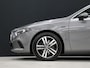 Mercedes-Benz A-klasse 250 e Business Solution Luxury Limited [CRUISE CONTROL, DIGITAL DASH ,CAMERA + PDC, SCHUIFKANTELDAK, SFEERVERLICHTING, CARPLAY, STOELVERWARMING, MEMORY SEATS, VOL LEDER, FLIPPERS, NAVIGATIE, NIEUWSTAAT]