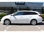 Toyota Auris Touring Sports 1.8 Hybrid Lease Edition | Rijklaar | Trekhaak | Panoramadak | Cruise | Clima | Camera | NL-auto