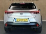Lexus UX 250h Preference Line - ORIGINEEL NEDERLANDSE AUTO - APPLE CARPLAY/ANDROID AUTO - ADAPTIEVE CRUISE CONTROL - DODEHOEKDETECTIE - KEYLESS ENTRY/START - LICHTMETALEN VELGEN 18'INCH - PARKEERSENSOREN VOOR EN ACHTER - LED LAMPEN VOOR EN ACHTER