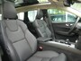 Volvo XC60 T6 Plug-in hybrid AWD Ultra Dark | Panoramadak | Head-up Display | 360 Graden Camera | Harman Kardon | Luchtvering | Stoel en Stuurwiel verwarming | BLIS | LED |