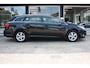 Toyota Avensis Wagon 1.8 VVTi Business | Camera | Trekhaak | Navi | Stoelverwarming