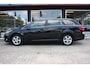 Toyota Avensis Wagon 1.8 VVTi Business | Camera | Trekhaak | Navi | Stoelverwarming