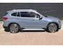 BMW X1 xDrive25e High Executive | 19'' LMV | Trekhaak | Oyster Lederen Bekleding | Panorama Dak | Haman Kardon Speakers | Stoel verwarming |