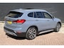 BMW X1 xDrive25e High Executive | 19'' LMV | Trekhaak | Oyster Lederen Bekleding | Panorama Dak | Haman Kardon Speakers | Stoel verwarming |