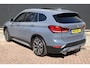 BMW X1 xDrive25e High Executive | 19'' LMV | Trekhaak | Oyster Lederen Bekleding | Panorama Dak | Haman Kardon Speakers | Stoel verwarming |