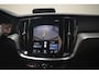 Volvo V60 2.0 T8 Twin Engine AWD R-Design [ Panorama dak Navigatie Stoelen voor + achter verwarmd ]