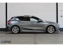 BMW 1-Serie 118i M sport Automaat | Pano Camera Sfeer Fabrieksgarantie LED CarPlay Cruise HIFI