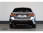 BMW 1-Serie 118i M sport Automaat | Pano Camera Sfeer Fabrieksgarantie LED CarPlay Cruise HIFI