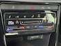 Volkswagen T-Roc 1.5 TSI 150pk DSG R-Line | Camera | Carplay | Dode hoek | Elek. Achterklep | Rijklaar incl. garantie