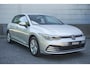 Volkswagen Golf 1.0 TSI 110pk Life | Navigatie | Apple Carplay & Android Auto | Parkeersensoren