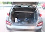 Hyundai Kona Electric EV 64kWh *Premium* | 3 Fase | Trekhaak | Carplay | Camera | Cruise & Climate Control | PDC | Leder | Navigatie | Bluetooth |