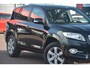 Toyota RAV4 2.0 VVTi Dynamic 2WD Zeer complete RAV 4 onderhoudshistorie compleet aanwezig laatste beurt bij 155000km met oa key less navigatie leren bekleding camera pdc trekhaak stoelverwarming elektr verstelbare stoel lmv.