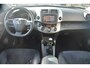 Toyota RAV4 2.0 VVTi Dynamic 2WD Zeer complete RAV 4 onderhoudshistorie compleet aanwezig laatste beurt bij 155000km met oa key less navigatie leren bekleding camera pdc trekhaak stoelverwarming elektr verstelbare stoel lmv.
