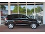 Toyota RAV4 2.0 VVTi Dynamic 2WD Zeer complete RAV 4 onderhoudshistorie compleet aanwezig laatste beurt bij 155000km met oa key less navigatie leren bekleding camera pdc trekhaak stoelverwarming elektr verstelbare stoel lmv.