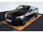 BMW 2-Serie Cabrio 220i High Executive Edition M Sport - Cruise Control - Park Assistant - Stuurwielrand verwarmd - HiFi - verwarmde voorstoelen - PDC voor/achter - Achteruitrijcamera - Windscherm - Middenarmsteun voor -