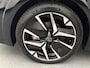 Peugeot 208 GT Hybrid 136pk Automaat | Navigatie | Panoramadak | Camera v+a | Climate Control | Adaptieve Cruise Control | Parkeersensoren v+a | Armsteun | Keyless | Full Led koplampen | Dodehoeksensor| Half lederen sportstoelen | Bluetooth | Apple CarPlay / Android Auto | DAB+ radio | Donker getint glas | 17" lichtmetalen velgen |