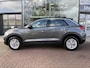 Volkswagen T-Roc 1.0 TSI 110pk Life / Metallic/ Digitale Cockpit Cockpit / Stoelverwarming / Clima/ App-connect / Park Assist/ 16 lmv