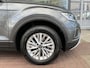 Volkswagen T-Roc 1.0 TSI 110pk Life / Metallic/ Digitale Cockpit Cockpit / Stoelverwarming / Clima/ App-connect / Park Assist/ 16 lmv