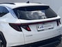Hyundai Tucson 1.6 T-GDI PHEV Premium 4WD 265pk automaat / Weinig km / Dealer onderhouden / Accu SoH 100% / Trekgewicht 1.350 kg / Adaptief CC / Lederen Bekleding  / 19" LMV / Stuur- en Stoelverwarming / Camera 360° / Stoelventilatie /