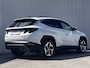 Hyundai Tucson 1.6 T-GDI PHEV Premium 4WD 265pk automaat / Weinig km / Dealer onderhouden / Accu SoH 100% / Trekgewicht 1.350 kg / Adaptief CC / Lederen Bekleding  / 19" LMV / Stuur- en Stoelverwarming / Camera 360° / Stoelventilatie /