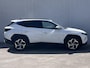 Hyundai Tucson 1.6 T-GDI PHEV Premium 4WD 265pk automaat / Weinig km / Dealer onderhouden / Accu SoH 100% / Trekgewicht 1.350 kg / Adaptief CC / Lederen Bekleding  / 19" LMV / Stuur- en Stoelverwarming / Camera 360° / Stoelventilatie /