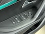 Peugeot 2008 SUV Allure Pack 130pk Automaat | Navigatie | Achteruitrijcamera | 3D Cockpit | Climate Control | Cruise Control | Led koplampen | Parkeersensoren | Keyless start | Apple Carplay / Android Auto | Bluetooth | DAB+ radio | 1e Eigenaar | Donker getint glas | Trekhaak | 17" lichtmetalen velgen |