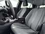 Peugeot 2008 SUV Allure Pack 130pk Automaat | Navigatie | Achteruitrijcamera | 3D Cockpit | Climate Control | Cruise Control | Led koplampen | Parkeersensoren | Keyless start | Apple Carplay / Android Auto | Bluetooth | DAB+ radio | 1e Eigenaar | Donker getint glas | Trekhaak | 17" lichtmetalen velgen |