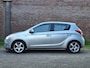 Hyundai i20 1.2i DynamicVersion, Airco, Afn. Trekhaak, Lichtmetalen Velgen, Lage KM stand.