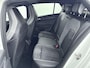 Volkswagen Golf 1.5 eTSI R-Line Business | Panoramadak | Stoelverwarming + Stuurverwarming | Keyless | Camera |